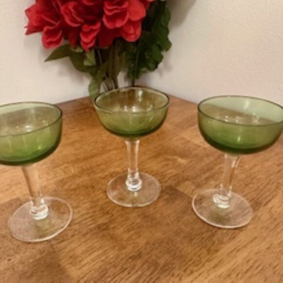 Vintage Green Glass‎ Cordial / Liqueur Glasses – Set of 3 – 1 oz Mini Coupes MCM - Picture 3 of 5